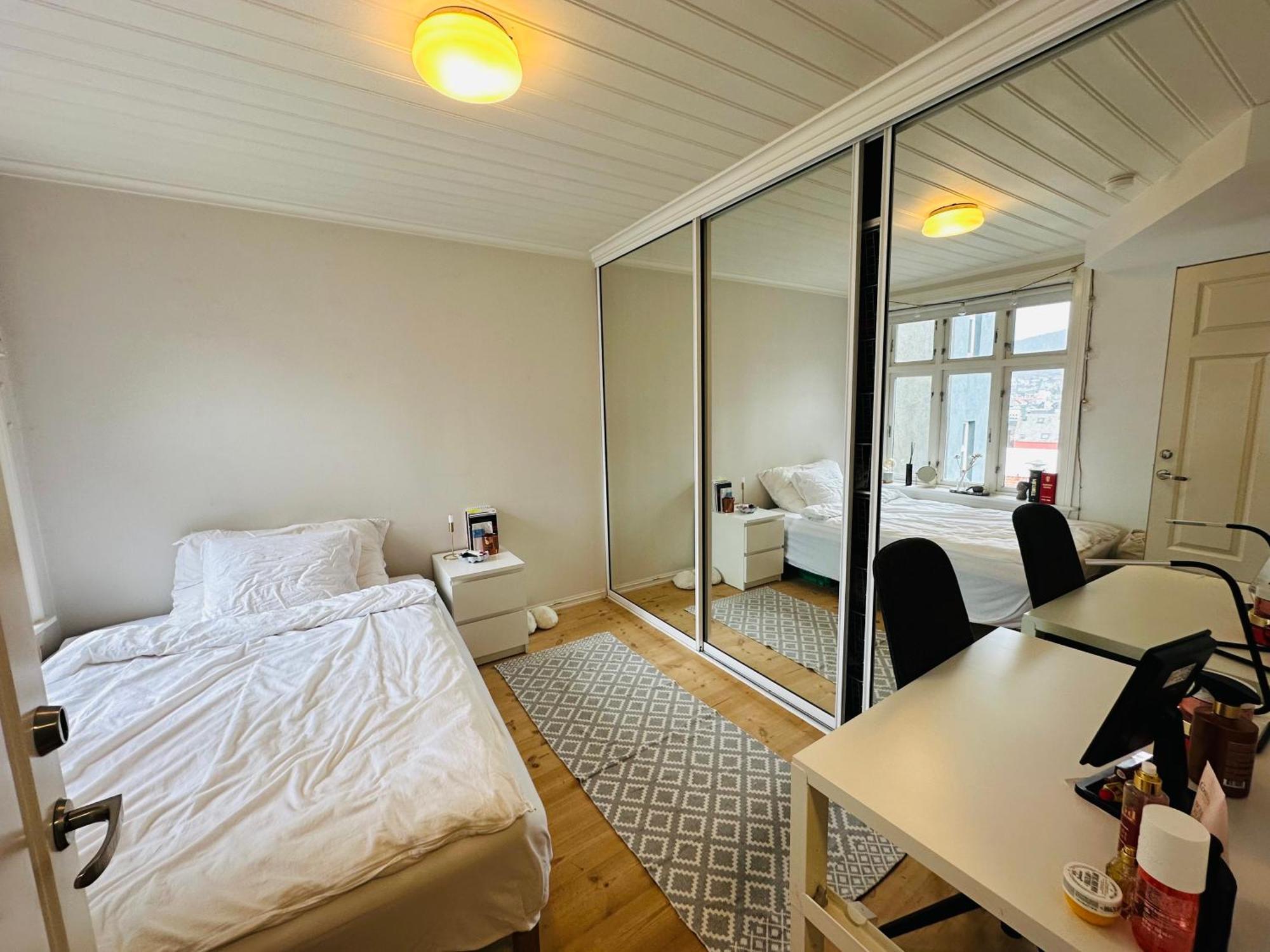 Sjarmerende Bolig Like Ved Togstasjonen Apartment Берген Екстериор снимка